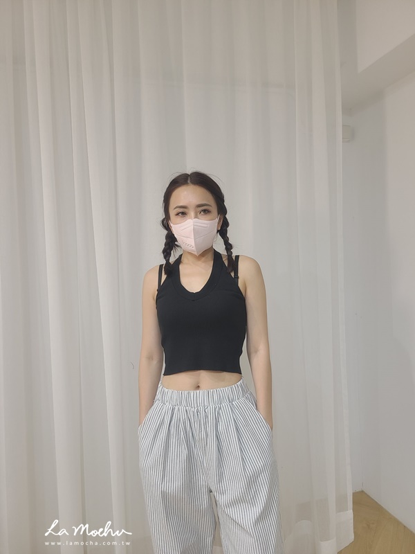 歐美削肩坑條背心